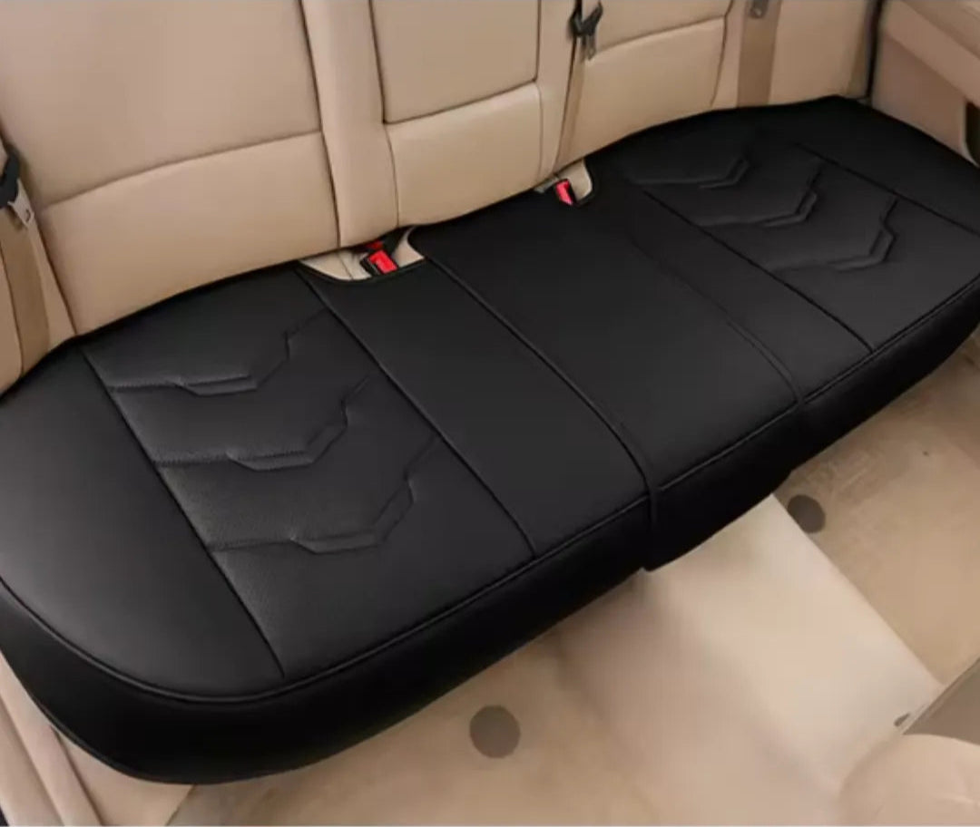 Imagem mostra almofada para banco de trás, com encaixe perfeito e acabamento liso