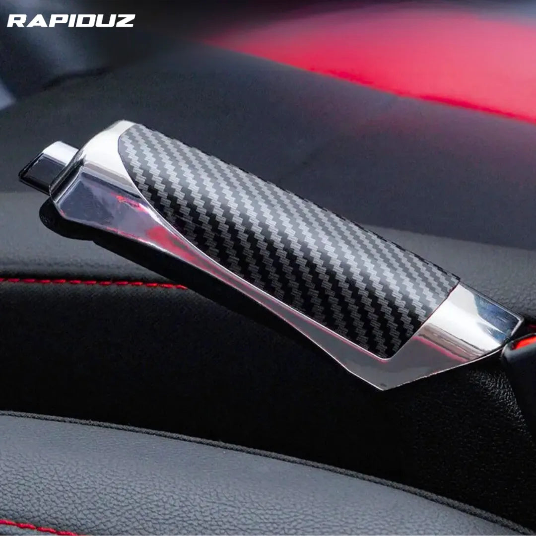 Imagem exibe capa aplicada no freio de mão com acabamento confortável e durável