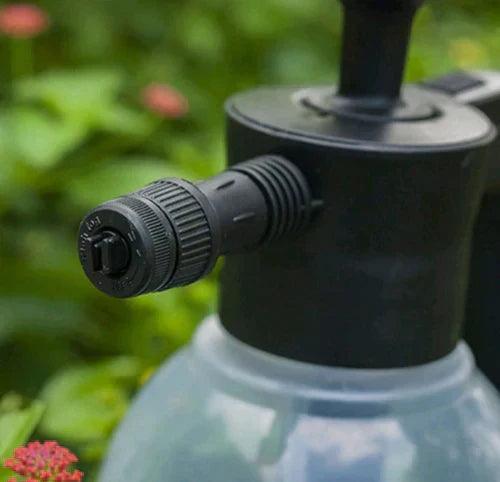 Bico do jato de lavar carro em destaque, ideal para limpeza com pressão.