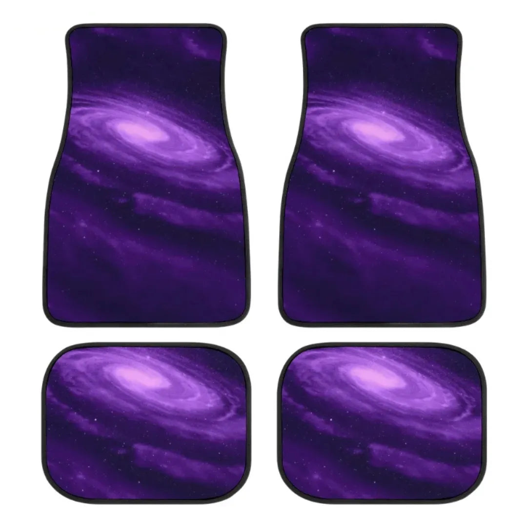 Estampa de galáxia em destaque no tapete automotivo para colocar no carro
