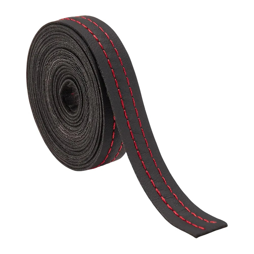 Fita decorativa vermelha, perfeita para dar um visual moderno ao carro.